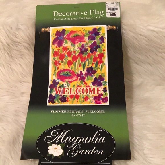 Decorative Floral Welcome Banner Flag/NWT - Picture 1 of 3